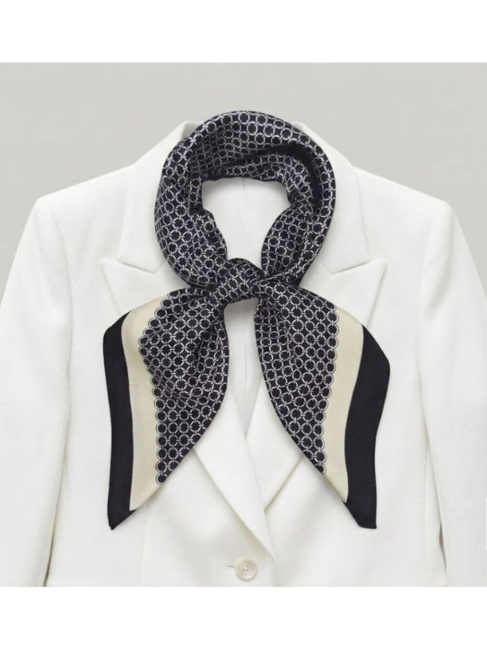 ✨Luxurious Silky Square Scarf Bandana Black Beige Geometric Chain Print Wrap New